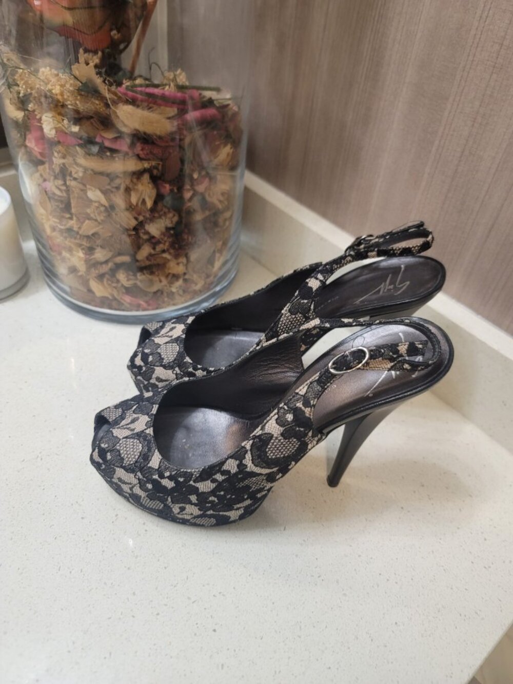 GIUSEPPE ZANOTTI Gold & Black Lace Slingback Heels Sz 40 EU/9.5 - Picture 3 of 10
